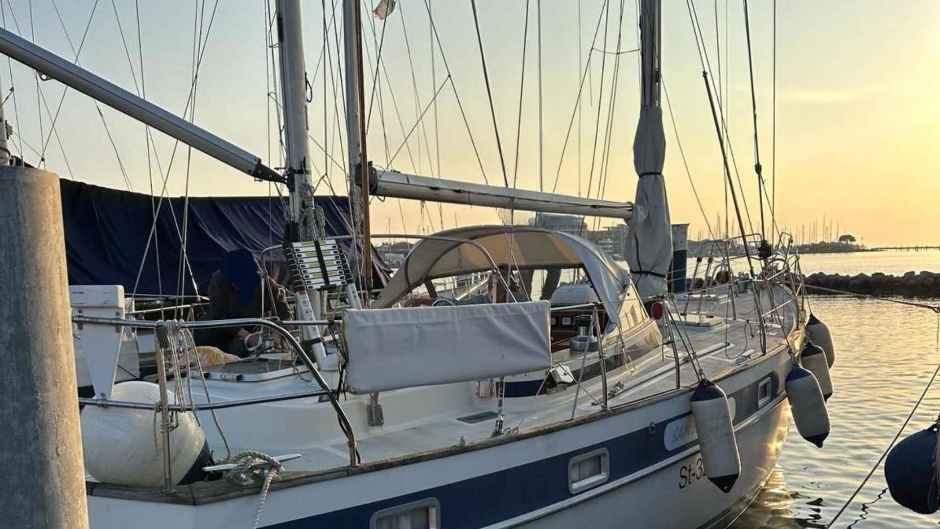 Hallberg Rassy 42E